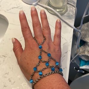 Hand jewelry